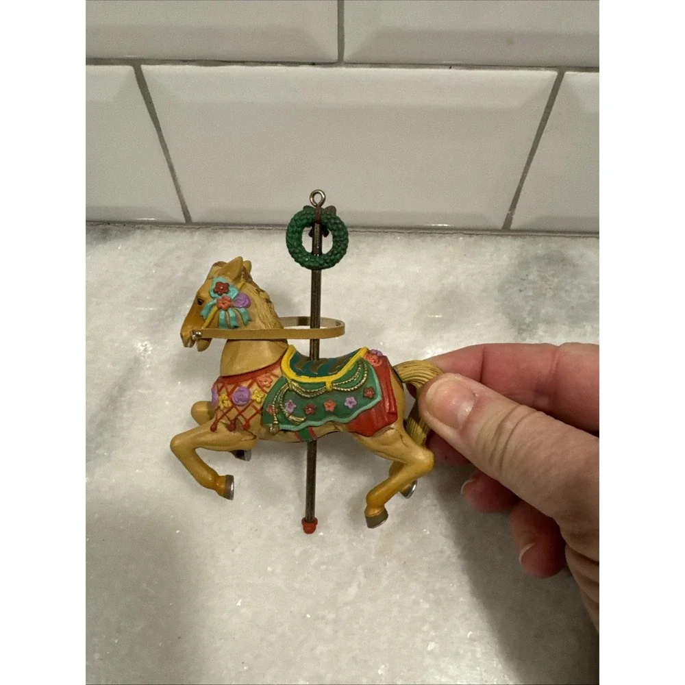 1991 CARLTON CHRISTMAS ORNAMENT 
